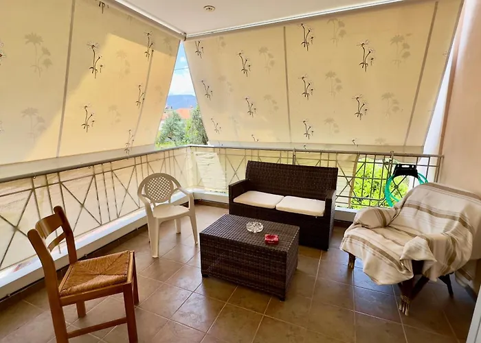 το φιλόξενο σπιτάκι! - The Friendly Nest !