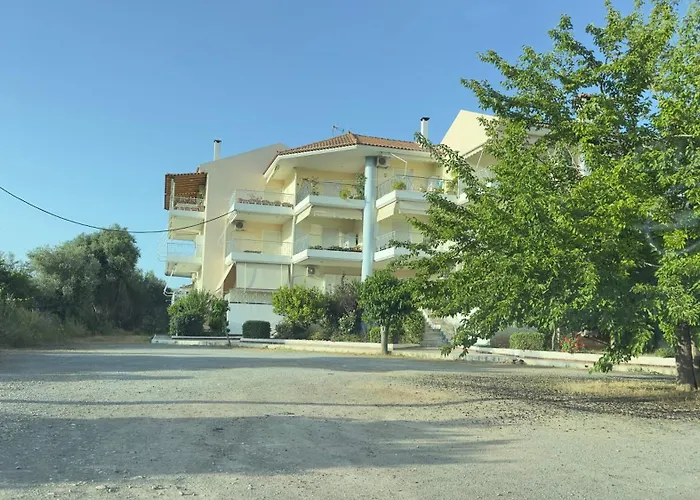 το φιλόξενο σπιτάκι! - The Friendly Nest !